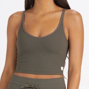 Vuori Rib Crop Tank in Oregano